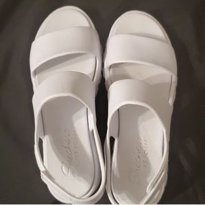 Sketchers luxe foam sandals